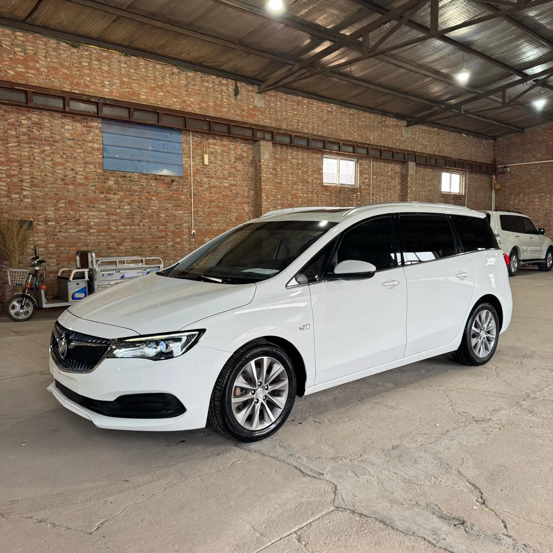 Buick GL6 2021 323T Mild Hybrid Connected Luxury Edition