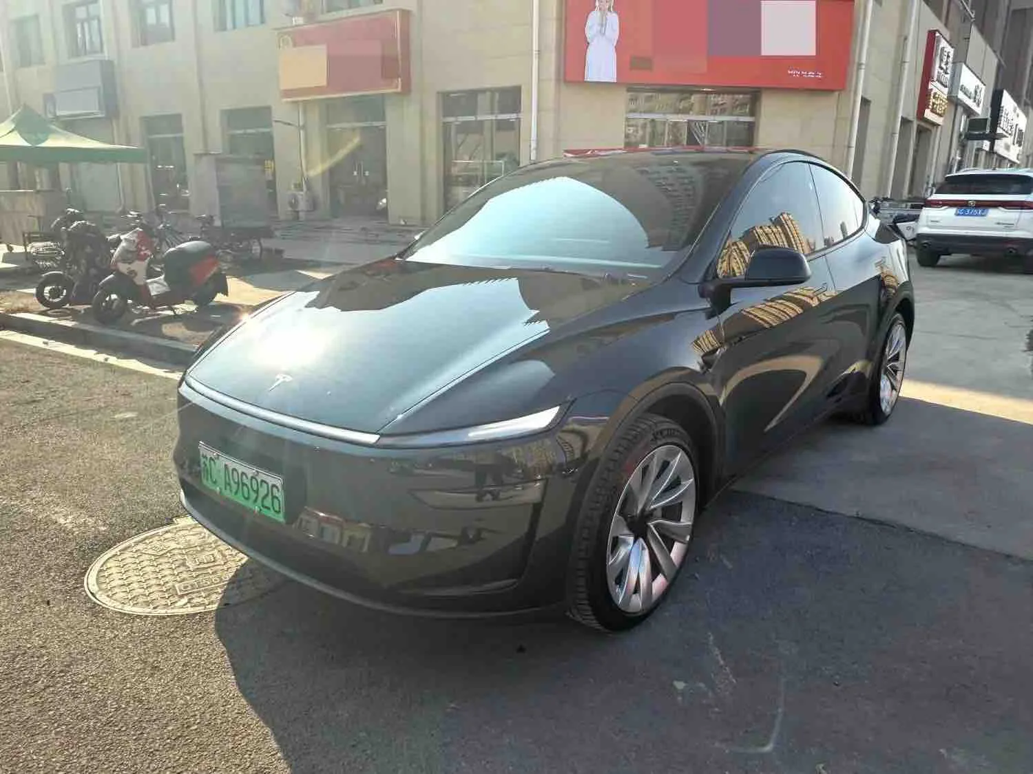 Tesla 2025 Model Y Rear-Wheel Drive Automatic