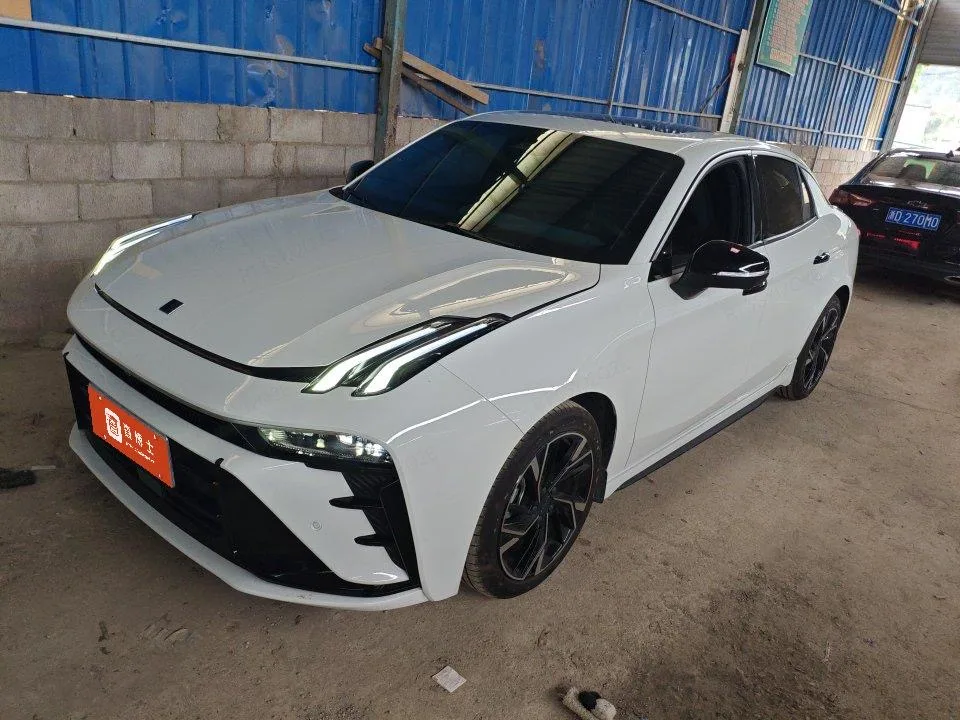 Lynk & Co 03
