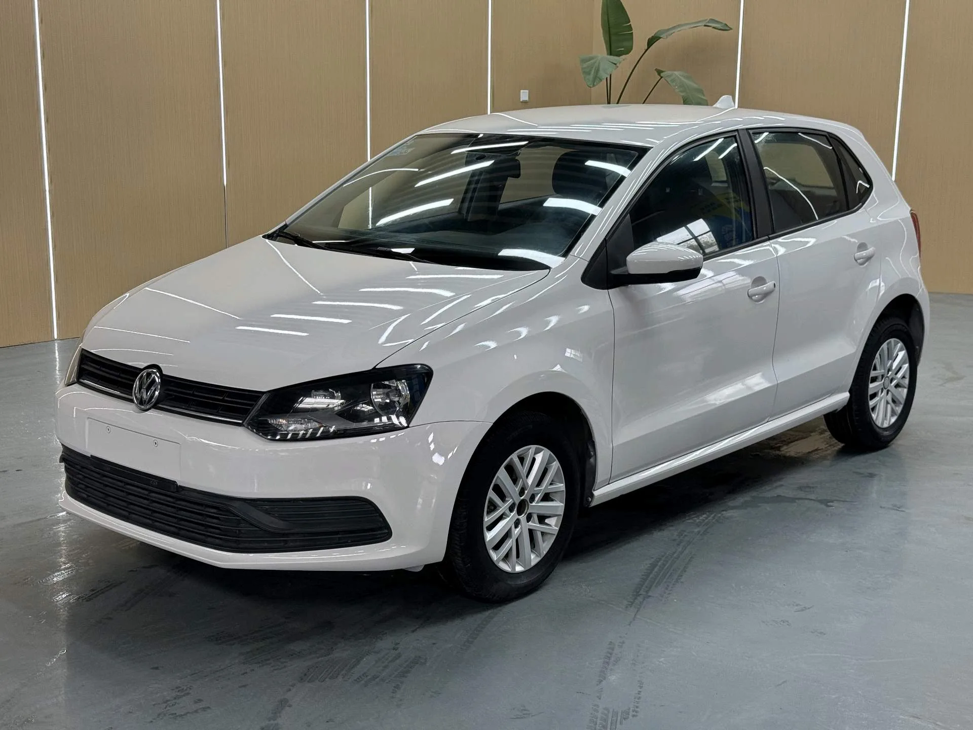 Volkswagen 2014 POLO 1.4 Fashion Edition (Manual Transmission)