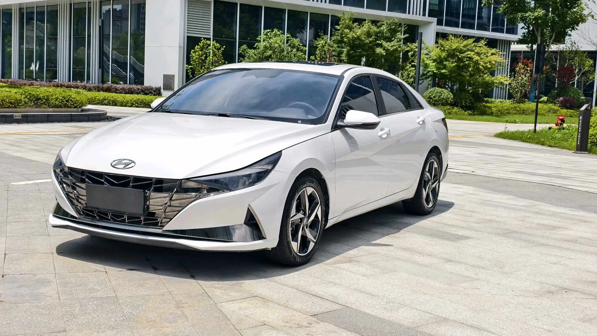 Hyundai Elantra 2021 240TGDi DCT LUX Premium Edition