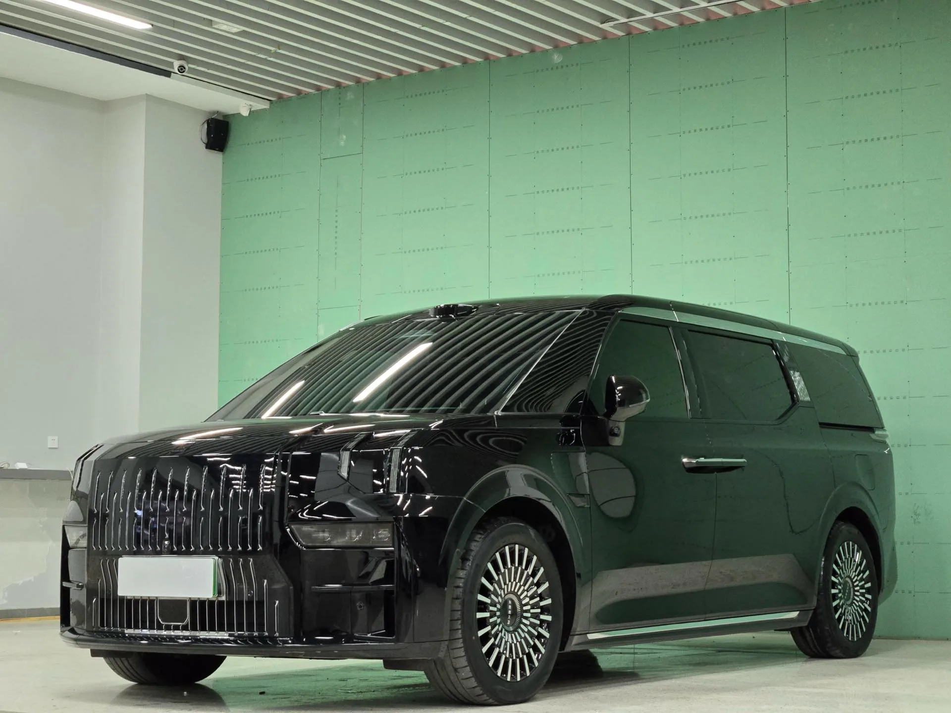 2024 Jike 009 Six-Seat Executive Edition AWD 108kWh Automatic