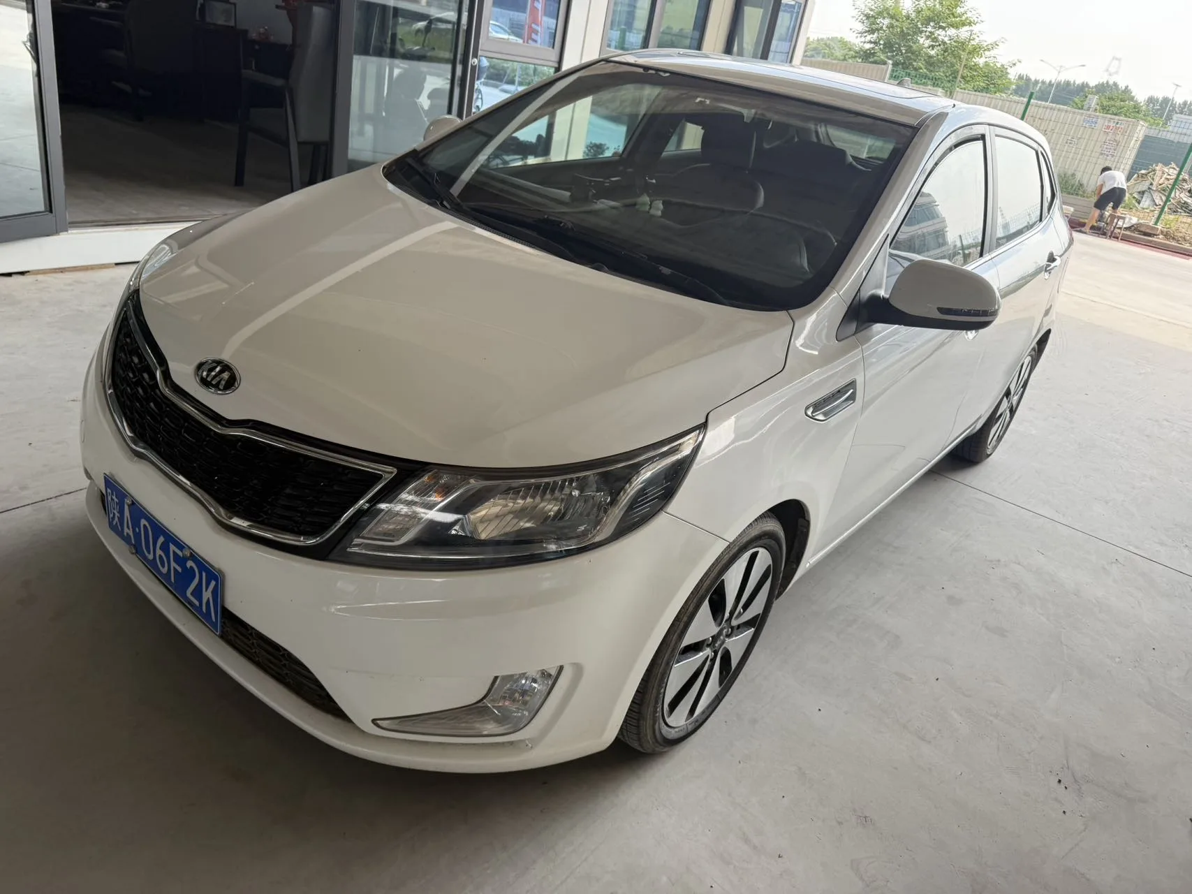 Kia K2 2012 Hatchback 1.6L AT Premium