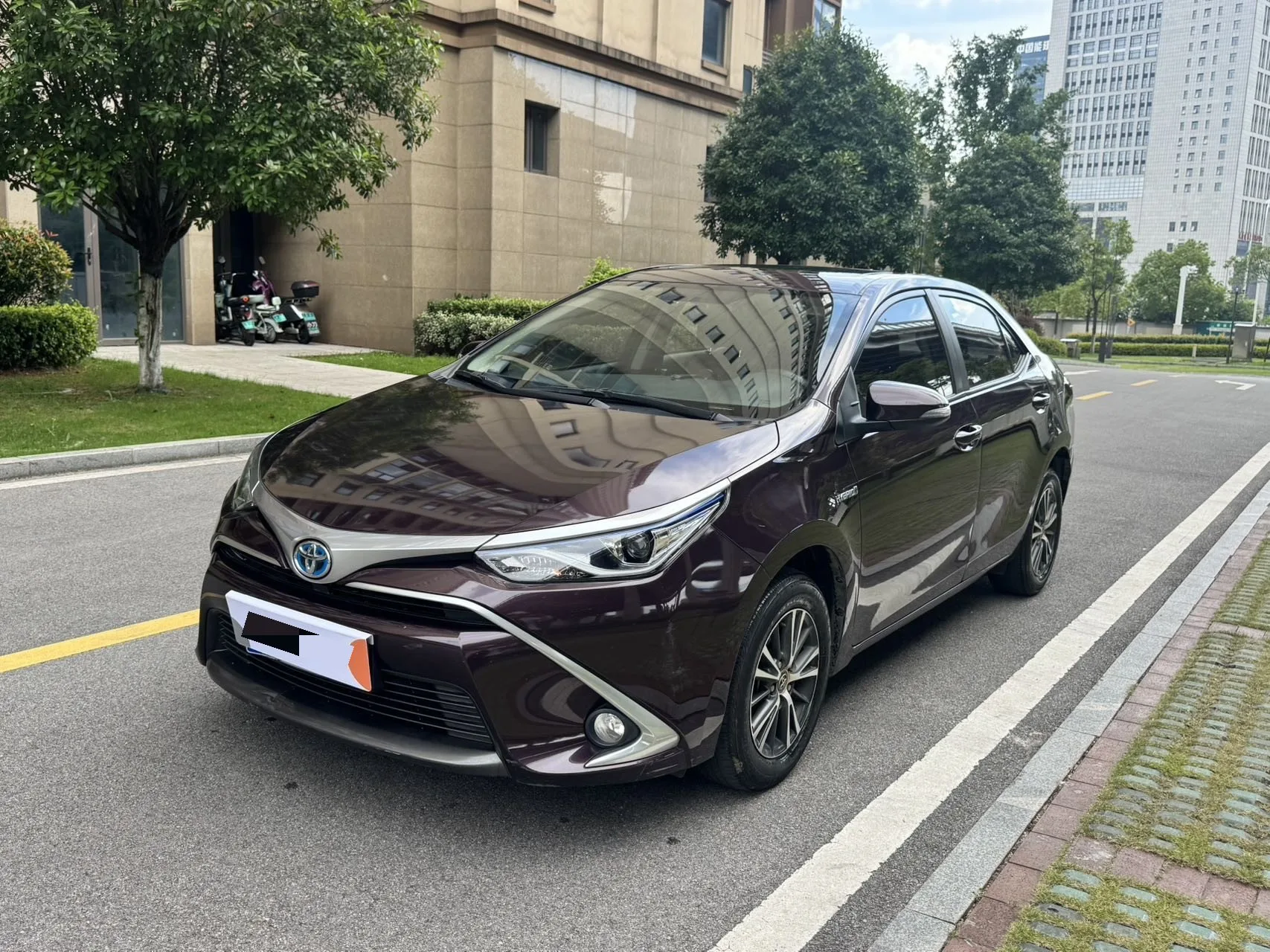 Leiling 2016 Model Year Dual-Hybrid 1.8H GS E-CVT Elite Sunroof Edition
