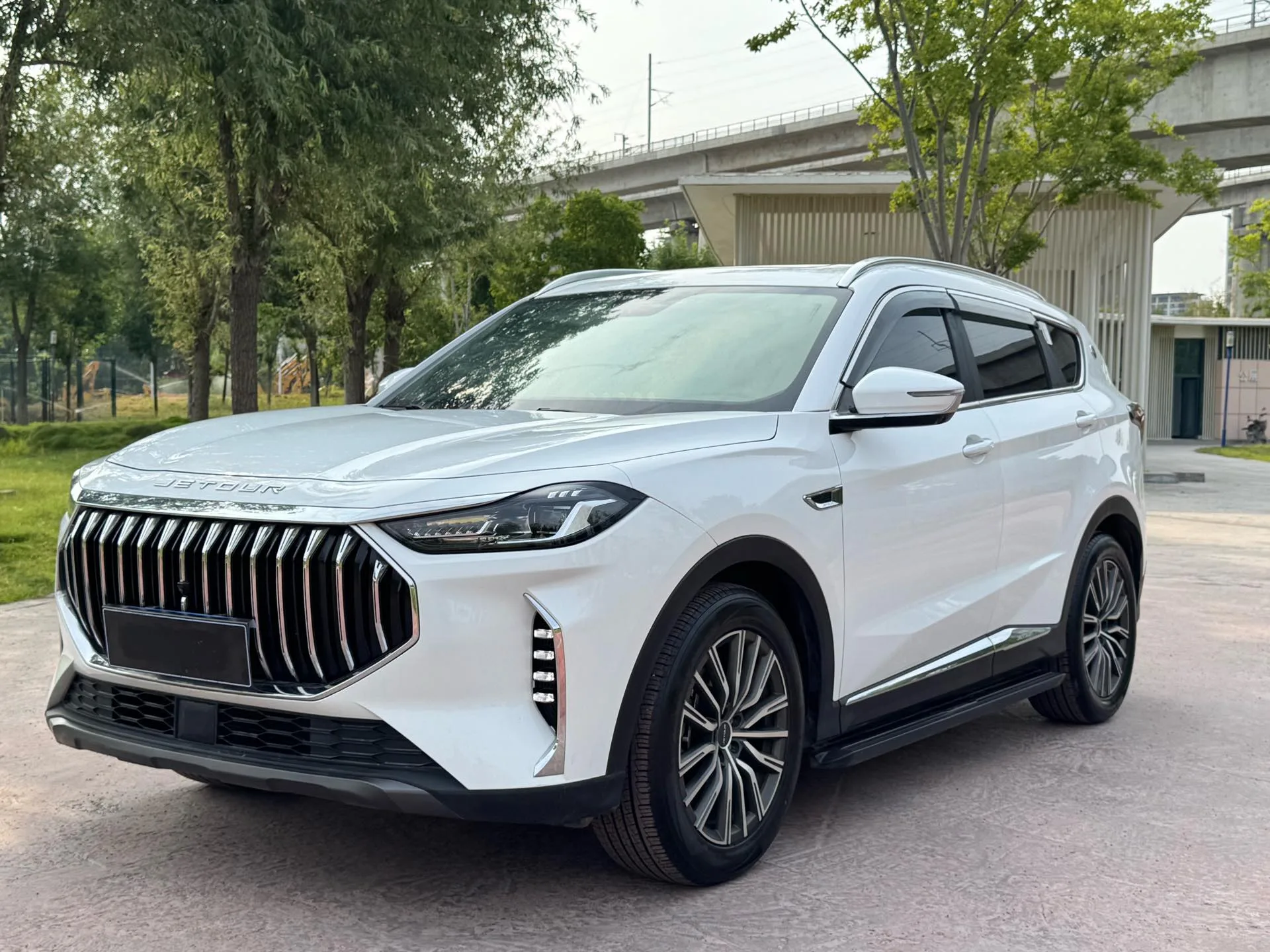 Jietu X70 PLUS 2024 Champion Edition 1.5T DCT Champion MAX+ 7-Seater
