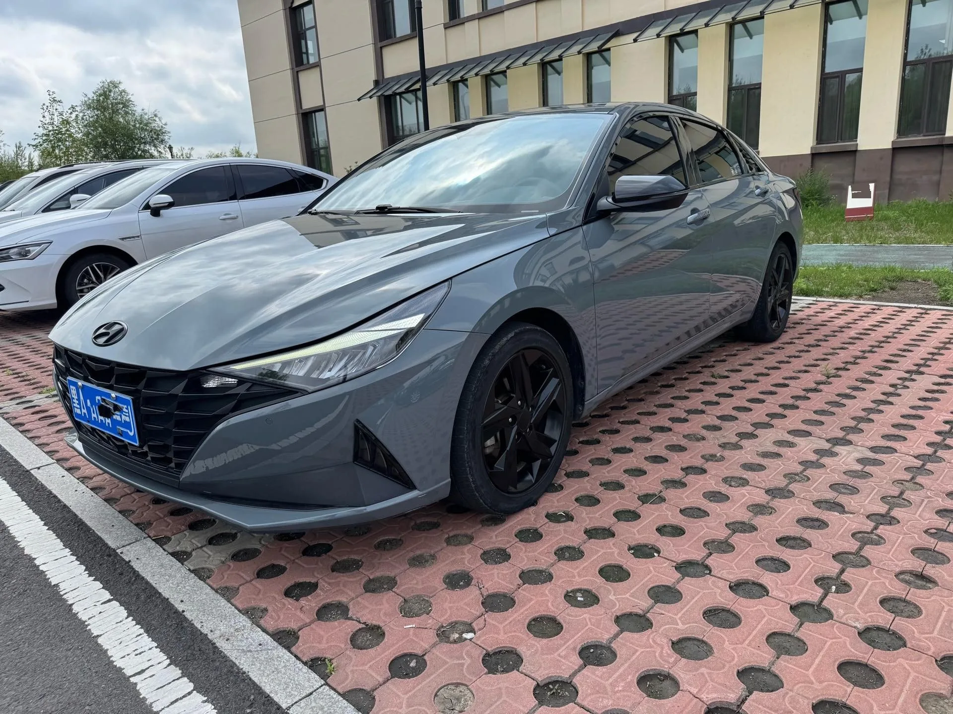 Hyundai Elantra 2021 1.5L CVT LUX Premium Edition
