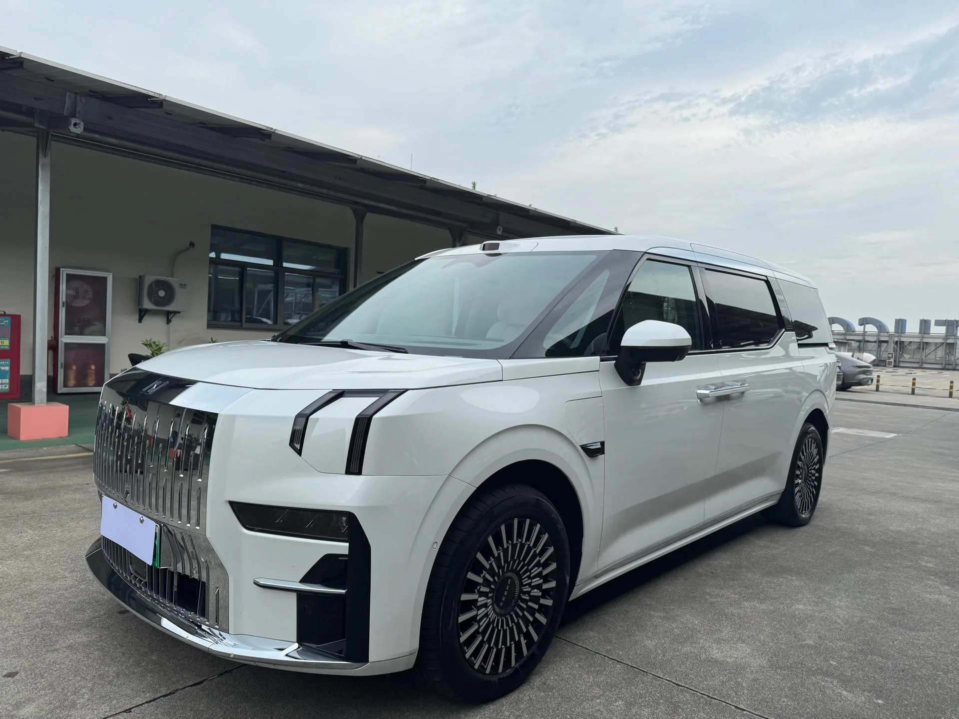 Extreme Krypton 009 2024 Model 7-Seat Aisle Edition 4WD 108kWh