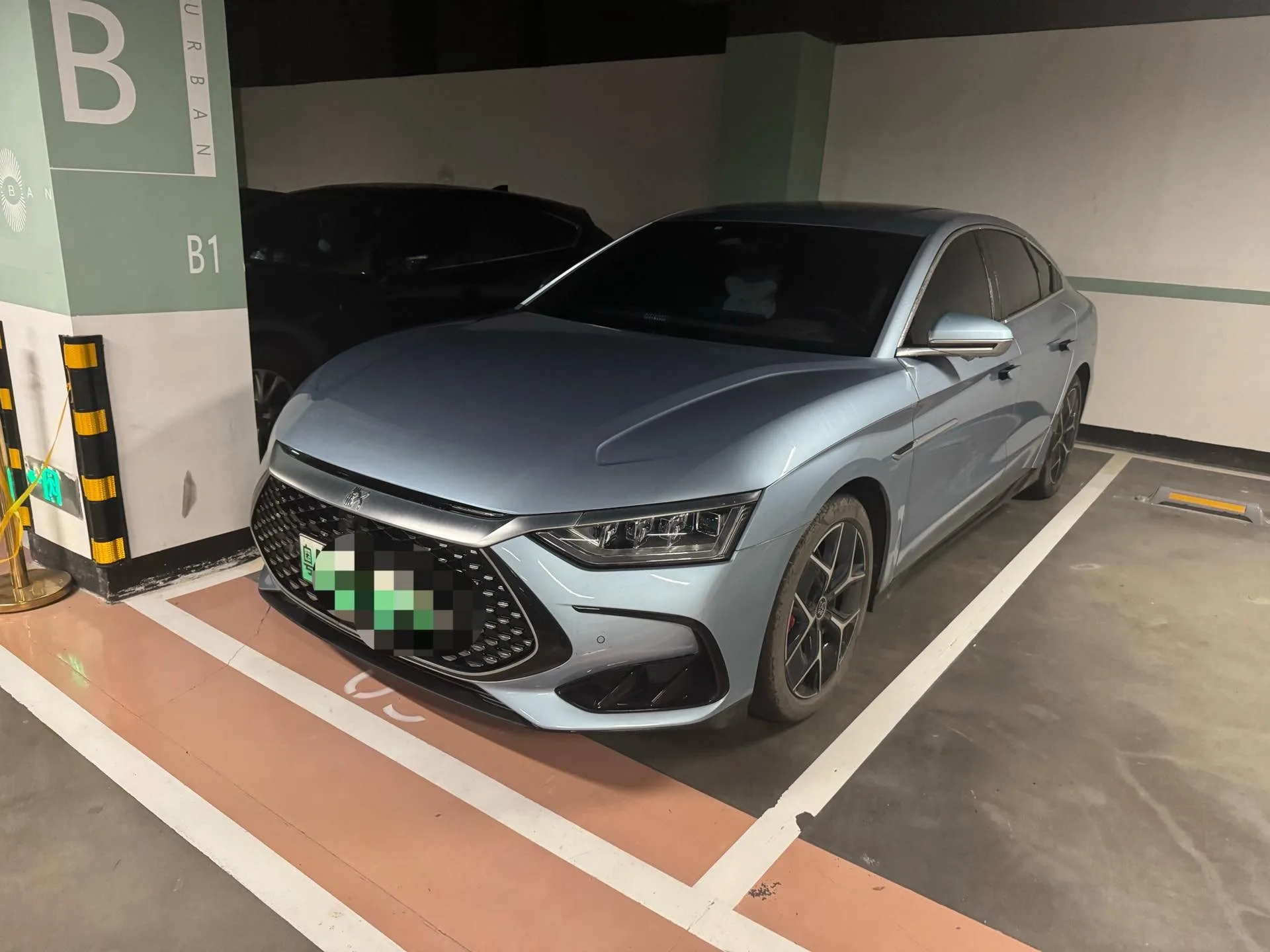 BYD 2023 Han DM-i 1.5T CVT Champion Edition 200KM Premium Automatic