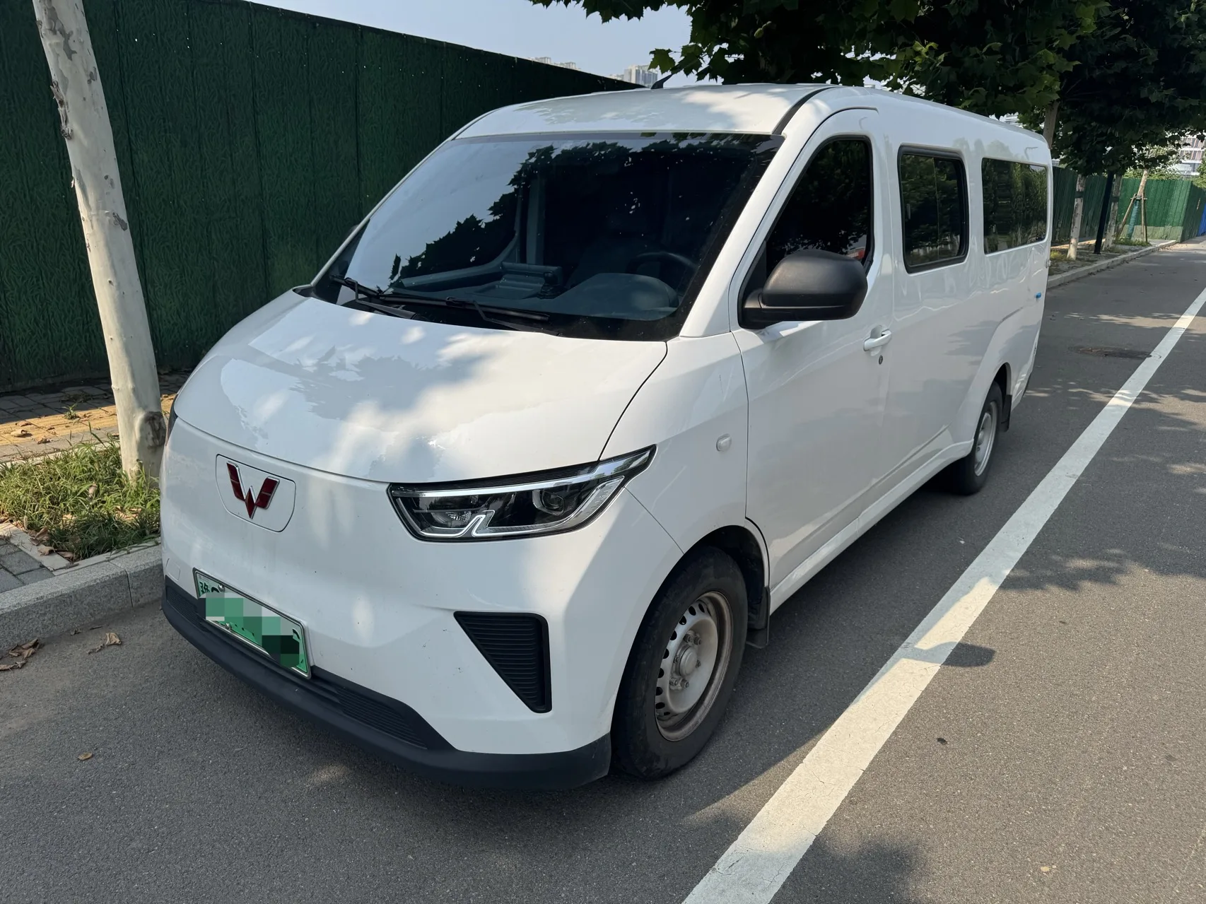 Wuling 2024 Yangguang 300km Comfort Edition Passenger Van, 75kW, Automatic Transmission