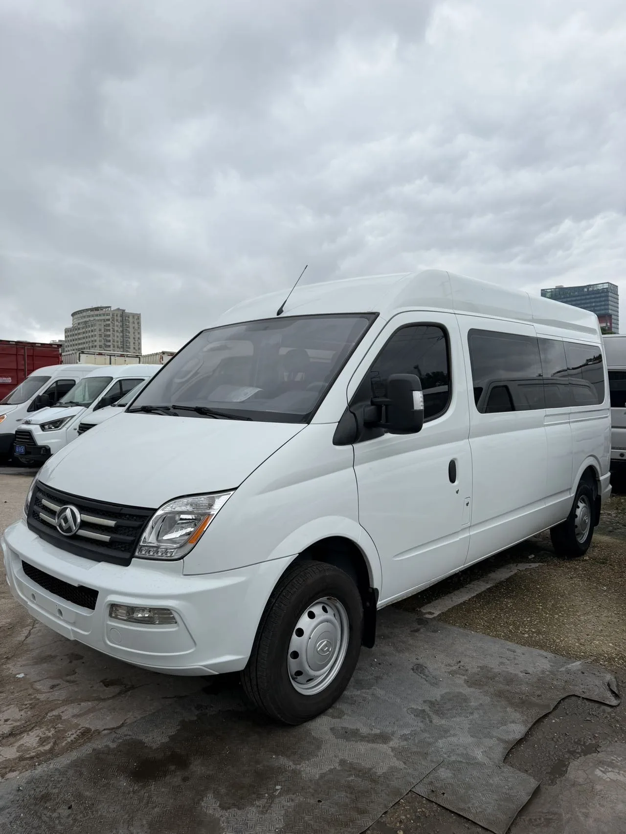 Maxus 2023 V80 2.0T Sequential Transmission Classic Autocom Long Wheelbase Mid-Roof 6/7/8/9 Seats Manual Transmission