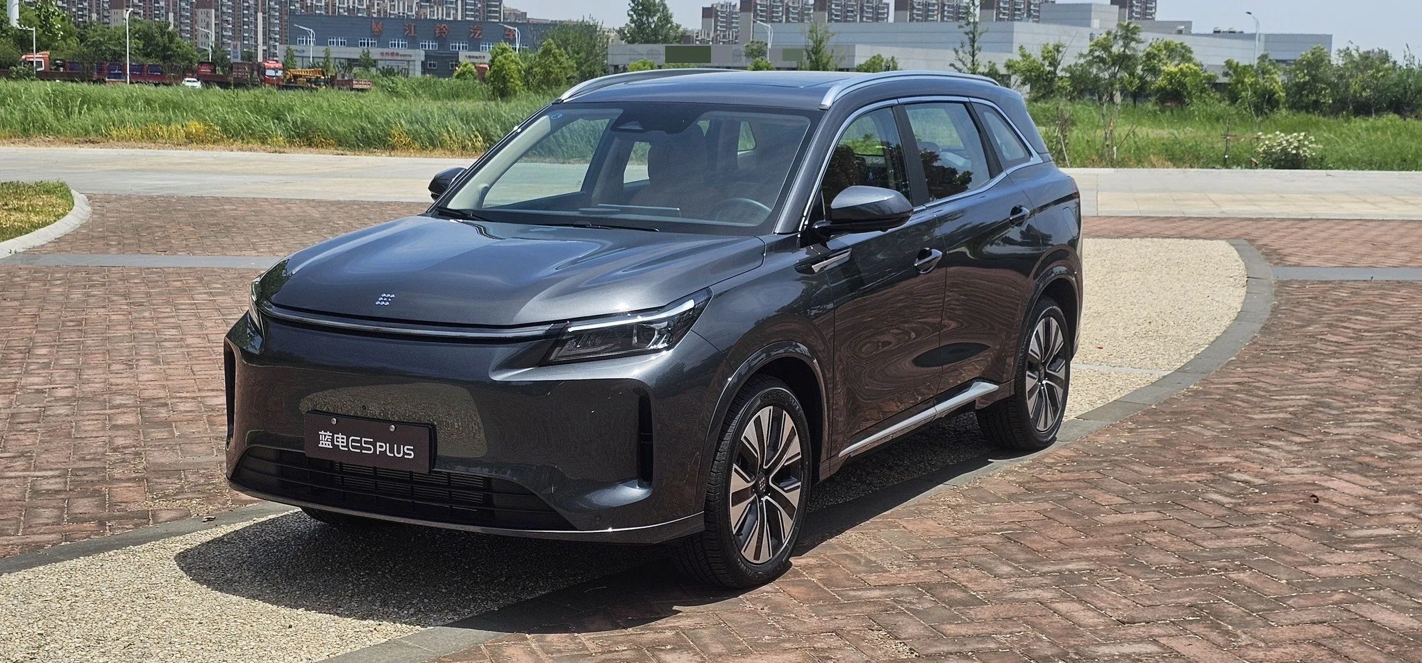 Blue Electric 2025 Model Year Blue Electric E5 PLUS 1.5 CVT 165 km Long Range Pro 7-Seater Automatic Transmission